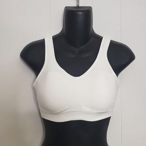 Bali Comfort Revolution Wirefree White Bra Size Small (34B)